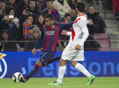 Jornal espanhol questiona: por que Douglas está no Barça?