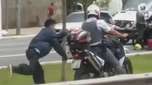 Polícia Militar afasta policial que algemou homem a moto