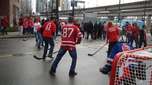 Canadenses improvisam jogo de hóquei na rua
