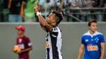 Fernandinho revela insônia após gol em clássico