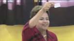Dilma vota em Porto Alegre e exibe comprovante