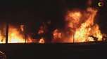 SP: carreta pega fogo em acidente na Dutra; dois ficam feridos