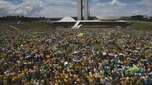 Manifestantes contra governo Dilma protestam Brasil afora
