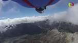 Russo encara base jumping radical em montanha no Peru