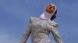 Ex-refugiada é primeira supermodelo do mundo que usa hijab