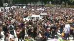 Multidão reage com protesto à morte de vereadora no Rio