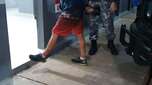 Rapaz é preso pelo Pelotão de Choque após tentar arrombar loja na Rua Paraguai
