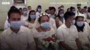 Coronavírus: Noivos nas Filipinas se casam usando máscaras