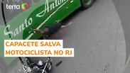Motociclista &eacute; salvo por capacete ap&oacute;s cair embaixo de &ocirc;nibus