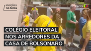 Eleitores usam verde e amarelo em colégio eleitoral ao lado da casa de Bolsonaro no RJ