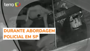 Homem arremessa botijão de gás na cabeça de policial e foge