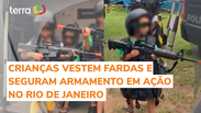 Crianças vestem fardas e seguram armamento em ação de Dia das Crianças no Rio de Janeiro