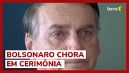 Bolsonaro chora durante cerimônia com militares em Brasília