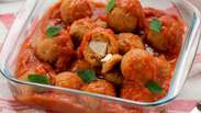 Almôndegas de carne com queijo ao molho