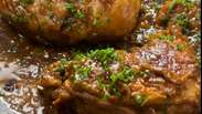 Chicken with caramelized onions and mushrooms