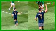 Cristiano Ronaldo gets angry and asks for silence from the fans who shouted 'Messi' 