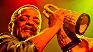 On her birthday we venerate Naná Vasconcelos!  Check your ticket on Showlivre