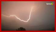 Observatório registra intensa 'chuva de raios' durante temporal no RS