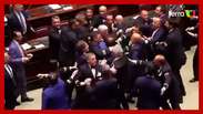Briga generalizada interrompe sessão do parlamento na Itália