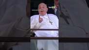 Papa Francisco acena para fiéis depois de receber alta do hospital #shorts