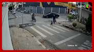 Motociclista entra na contramão e atropela criança em faixa de pedestre em Belo Horizonte
