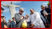 Carlo Ancelotti visits Christ the Redeemer, takes a photo with the fans and is blessed as a father