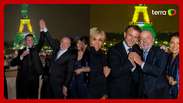 Macron arrisca português em vídeo com Lula na frente da Torre Eiffel iluminada com cores do Brasil