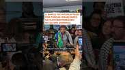 Ativista brasileiro detido em barco com ajuda humanitária para Gaza retorna ao Brasil #shorts