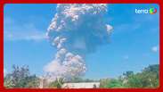 Vulcão entra em erupção na Indonésia pela 2ª vez em menos de um mês