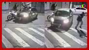 Motociclista bate em carro, gira no ar e cai em pé em acidente na Grande SP