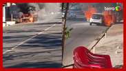 Carro pega fogo e fica totalmente destruído na Zona Norte de Teresina
