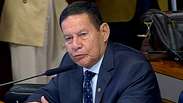 Mourão diz que Bolsonaro é ‘caso interno’ e não aceita que ‘Trump venha meter o bedelho’ no Brasil