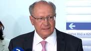 Geraldo Alckmin defende Pix e diz que governo quer 'negociação urgente' sobre tarifaço de Trump