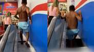 The man falls into a supermarket treadmill when he tries to catch the snake in San Luís