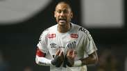Neymar fala em ‘calor da emoção’ ao justificar discussão com torcedor do Santos: ‘Difícil controlar’