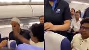 Passageiro com crise de pânico em voo leva tapa de homem na Índia