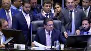 Nikolas Ferreiras leva tombo na Câmara e reclama de deputada do PT: ‘Imagina se é o contrário?’