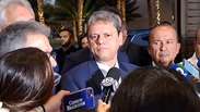 Após visita, Tarcísio diz que Bolsonaro está 'sereno' e fala em resposta ao tarifaço de Trump