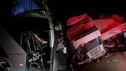 Acidente entre &ocirc;nibus e carreta deixa 11 mortos e mais de 40 feridos em rodovia no MT