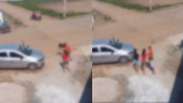 Homem agride mulher e filha no meio da rua em cidade da Paraíba