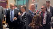 Moraes faz piada em encontro com seu ‘advogado’ no STF: ‘Fala inglês para me defender nos EUA?’