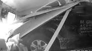 The truck invades the house in the United States and almost hits the children who slept at the time of the accident