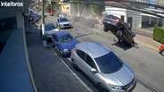 Caminhonete capota e atinge 10 veículos na Zona Norte de São Paulo