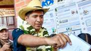 The left candidate is stoned during one vote for the presidency of Bolivia