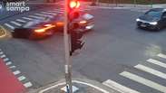 C&acirc;mera flagra acidente de Gato Preto e Bia Miranda ap&oacute;s carro avan&ccedil;ar sinal vermelho 