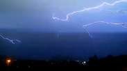 Vídeo flagra 2,5 mil raios em 24 horas na região central do Rio Grande do Sul