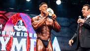 Ramon Dino faz história no fisiculturismo e é campeão de categoria no Mr. Olympia