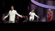 Gilberto Gil sings with Roberto Carlos in the last show of his SP tour
