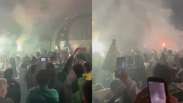 Torcedores do Palmeiras fazem festa para ônibus de jogadores antes de 'decisão' contra LDU