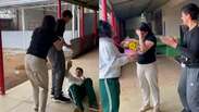 Alunos encenam briga na escola e surpreendem diretora com homenagem